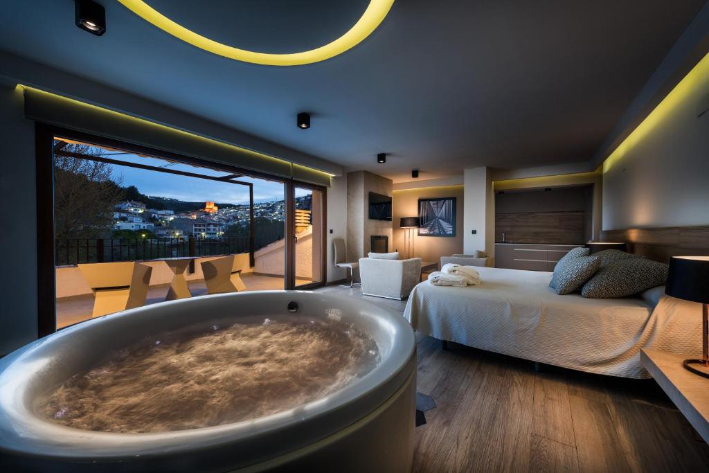 Hoteles en Alcalá del Júcar con vistas a las casas‑cueva