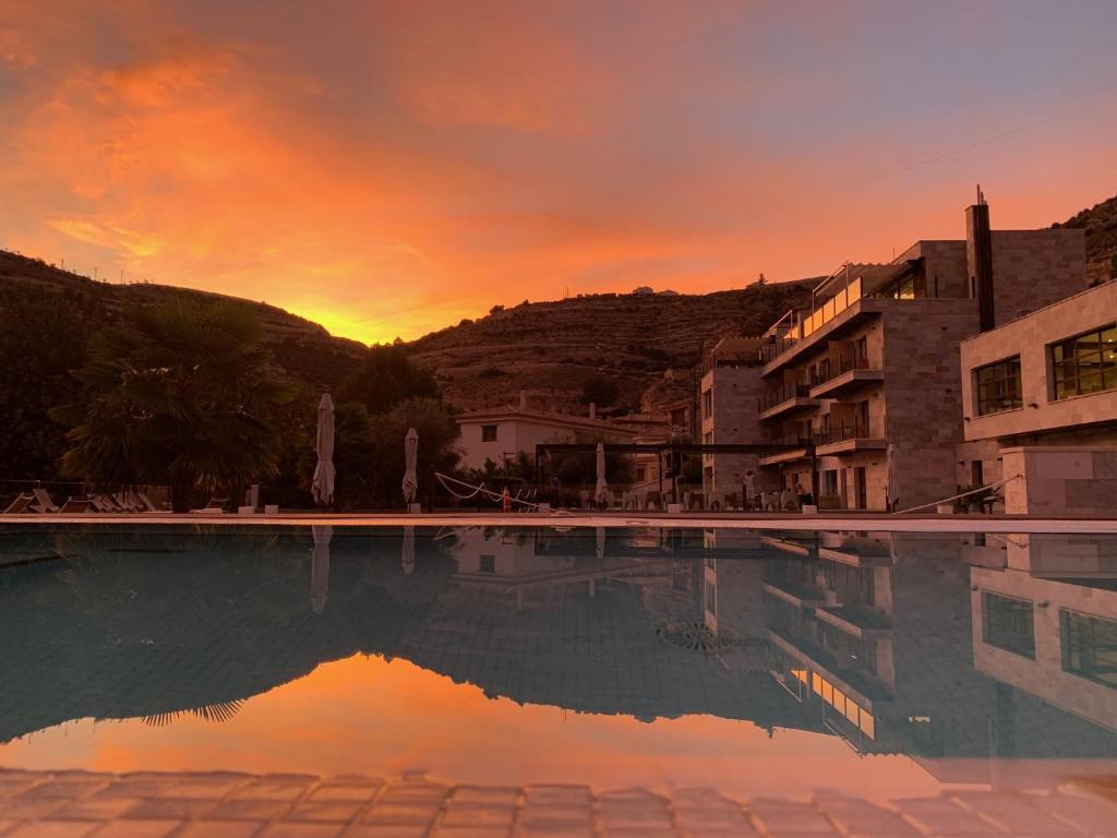 Piscina del Hotel Spa Elia, uno de los mejores hoteles en Alcalá del Júcar