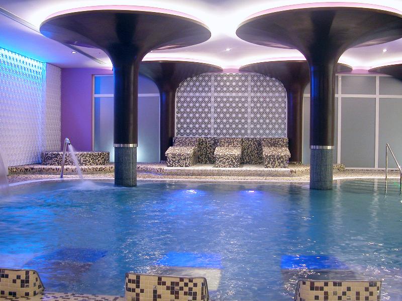 Piscina interior del spa en el Hotel Beatriz Albacete & Spa
